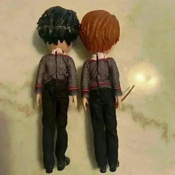 Harry Potter and Ron Weasley 8 inch action figures. Made by wizarding world. - Picture 2 of 4